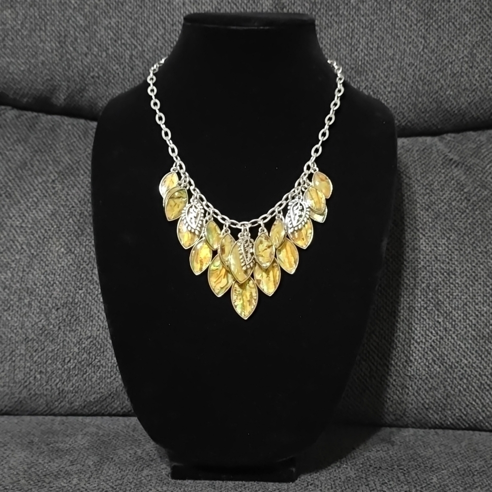 PREMIER DESIGNS Mother of Pearl Abalone Moda Necklace, Statement Leaf Necklace - Picture 8 of 12